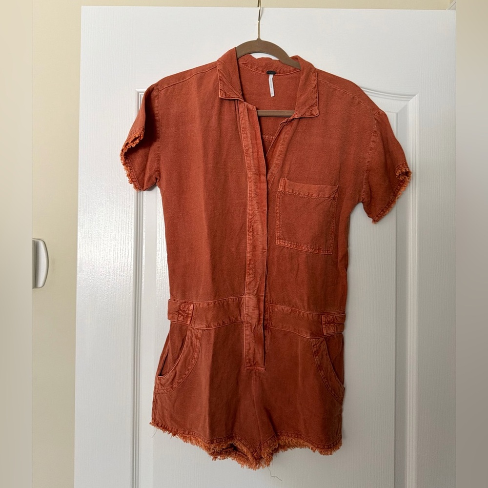 YFB Rust Short Jumper Size Extra Small -
Looks adorable with boots or sandals.